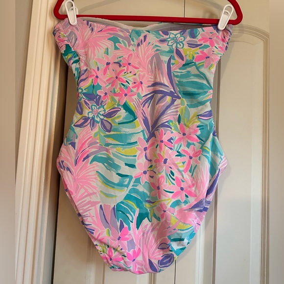 Lilly Pulitzer FLAMENCO ONE PIECIE - Picture 2 of 4